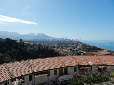 Prodej bytu 3+kk s krásným výhledem na moře, staré město a hory, Scalea, Calabrie, ITA